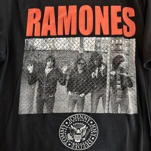 Ramones Licensed 2022 Cage Photo Tshirt Men's Sz L  Punk Goth Grunge